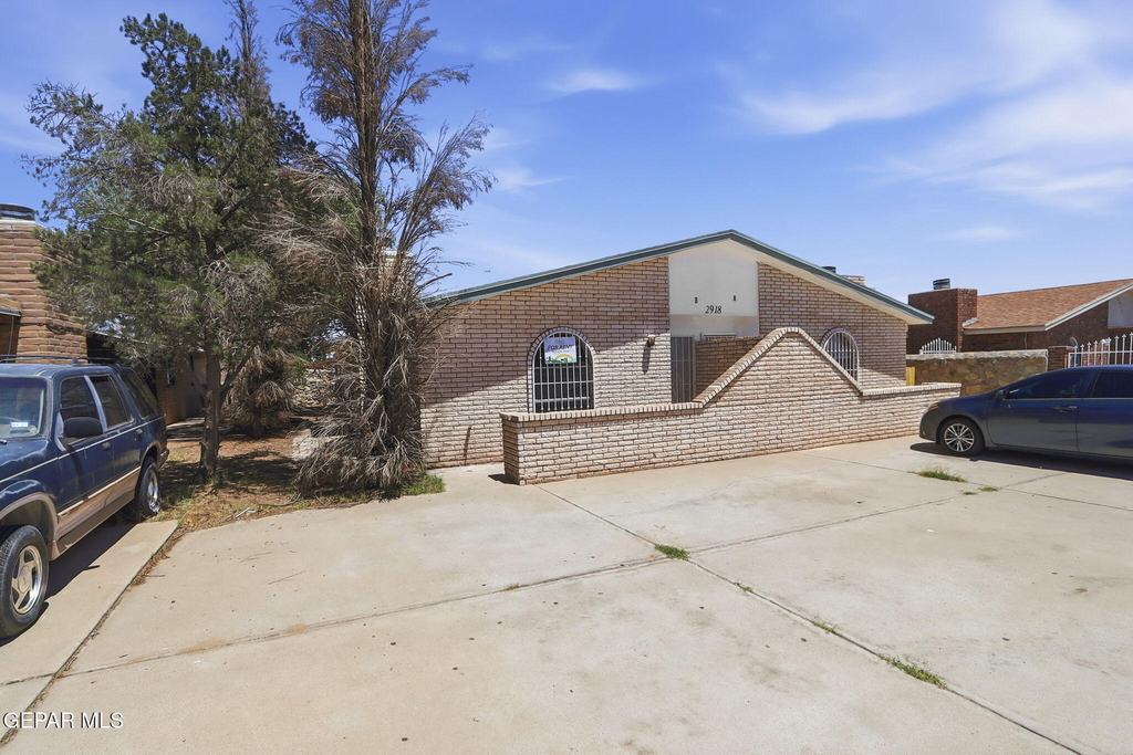 2918 E Glen Drive - Photo 1