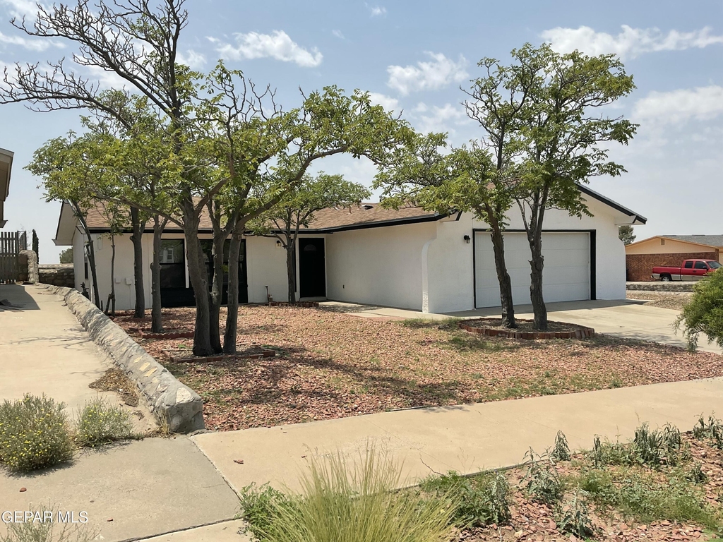 335 Flynn Drive - Photo 0