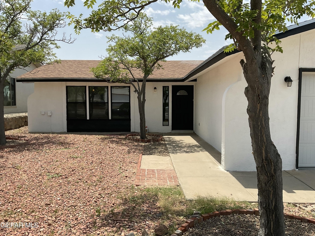 335 Flynn Drive - Photo 2