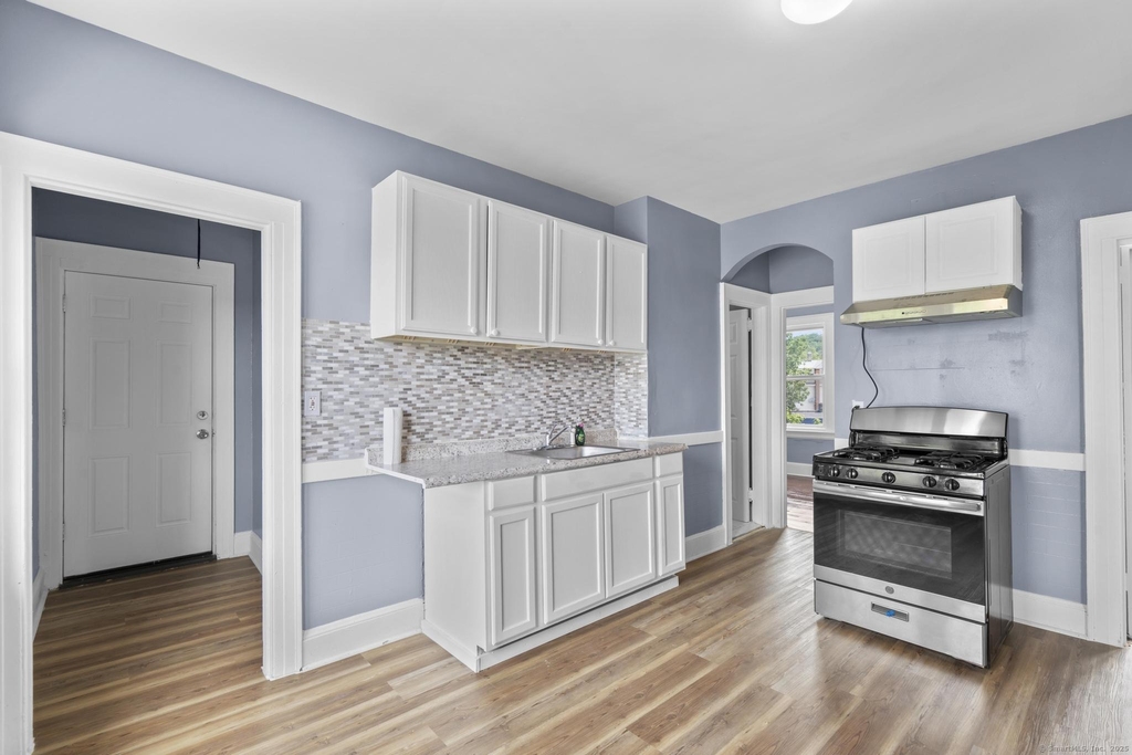 1105 Main Street - Photo 3