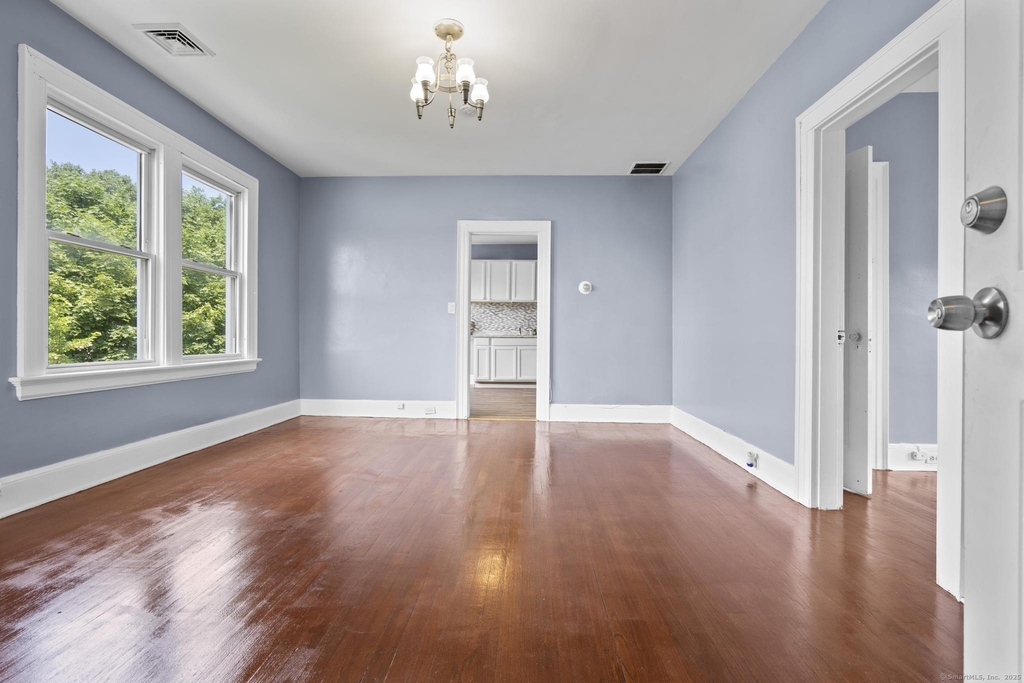 1105 Main Street - Photo 4