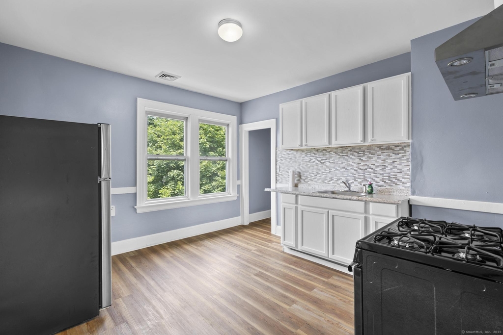 1105 Main Street - Photo 1