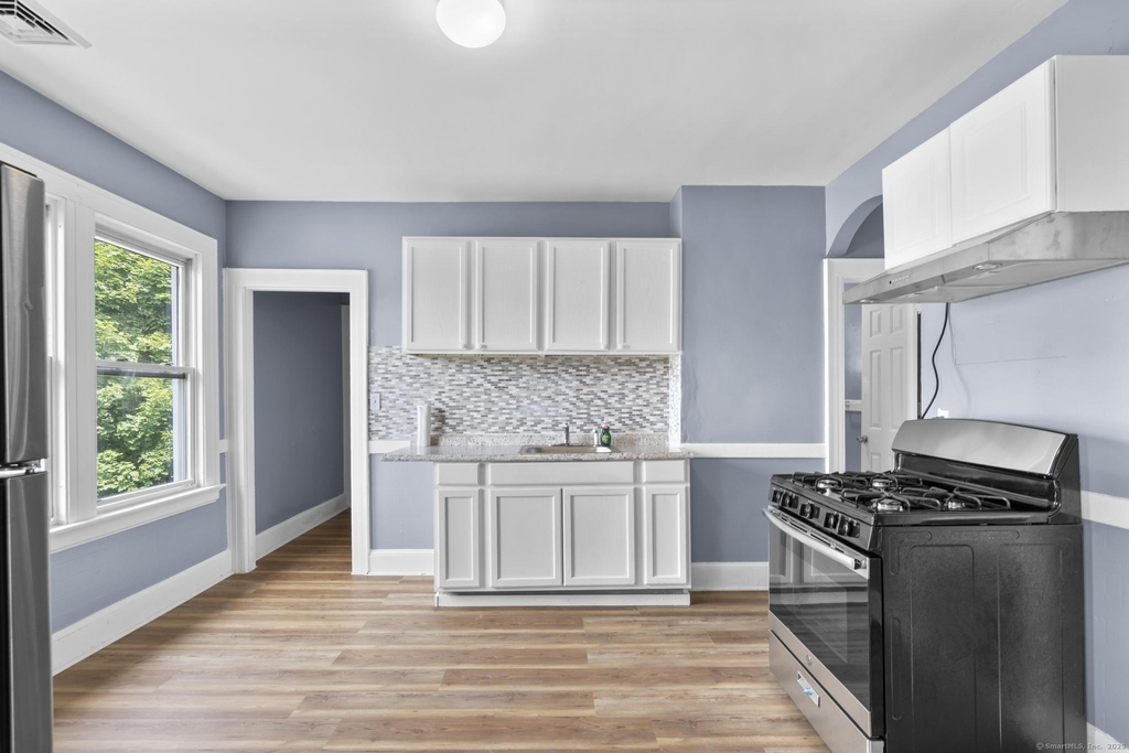 1105 Main Street - Photo 0