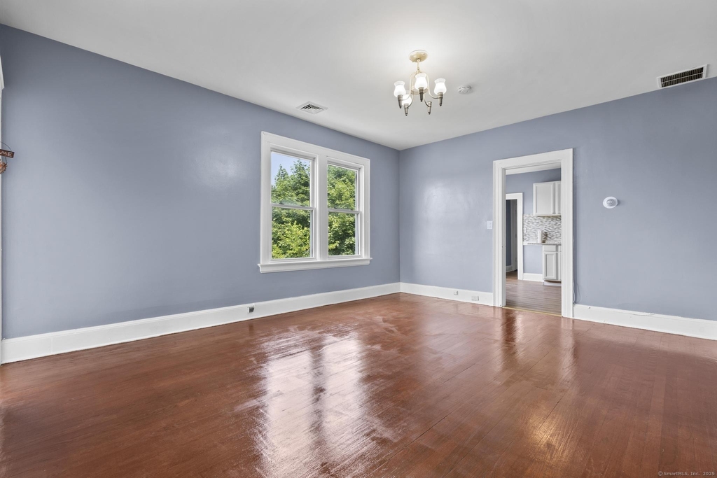 1105 Main Street - Photo 5
