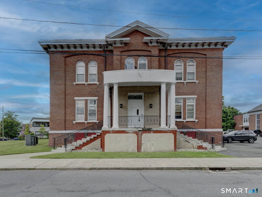 111 Franklin Square - Photo 0