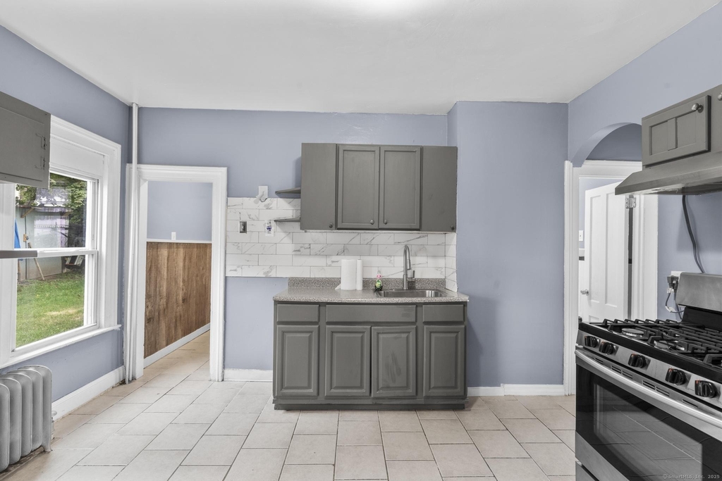 1105 Main Street - Photo 3