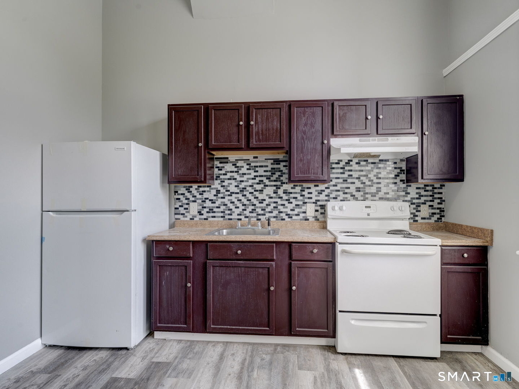 111 Franklin Square - Photo 5