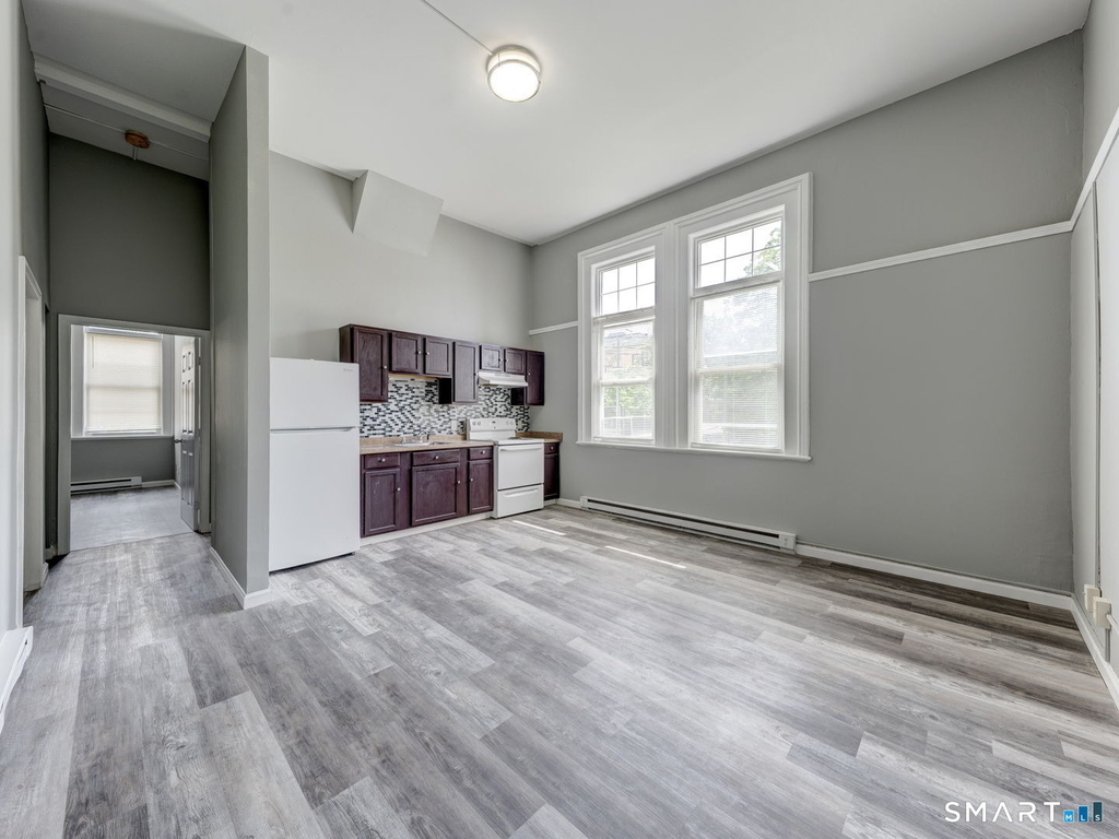 111 Franklin Square - Photo 6