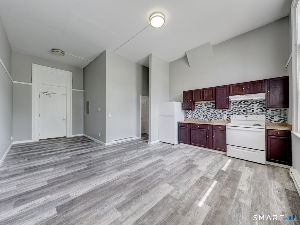 111 Franklin Square - Photo 4