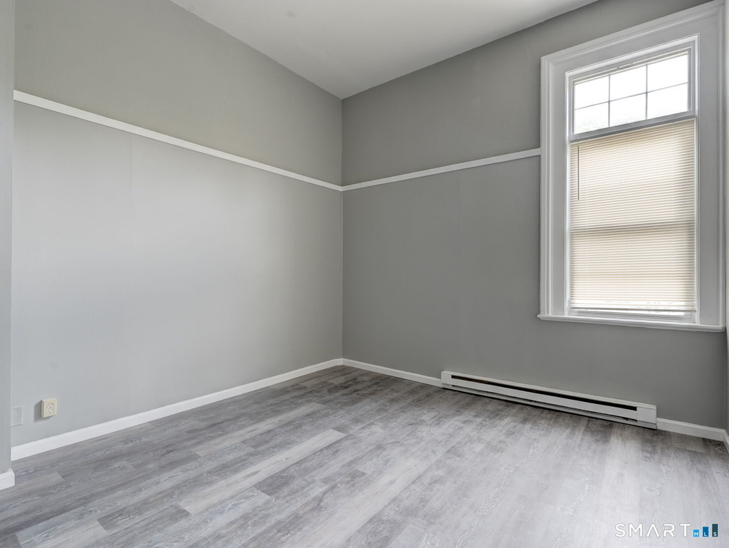 111 Franklin Square - Photo 12