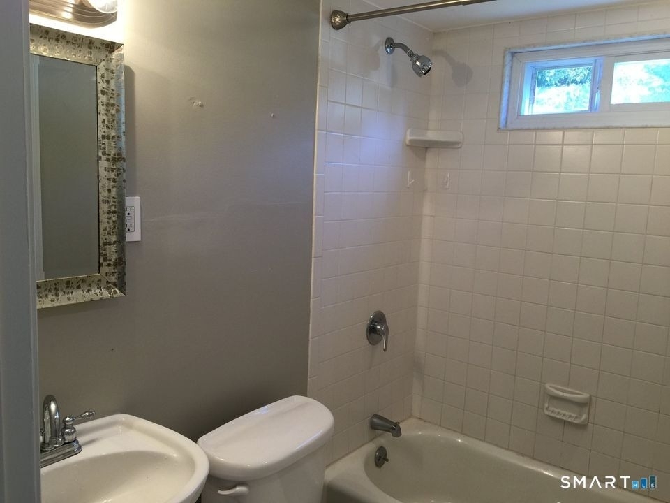 7 Bartlett Manor - Photo 4