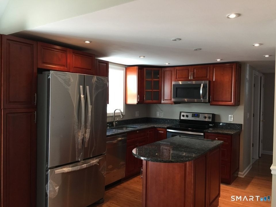 7 Bartlett Manor - Photo 0