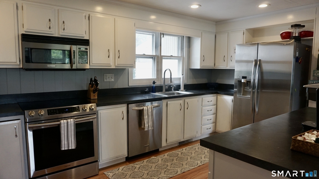 13 Pacific Street - Photo 4