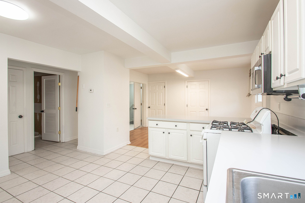2879 Fairfield Avenue - Photo 5