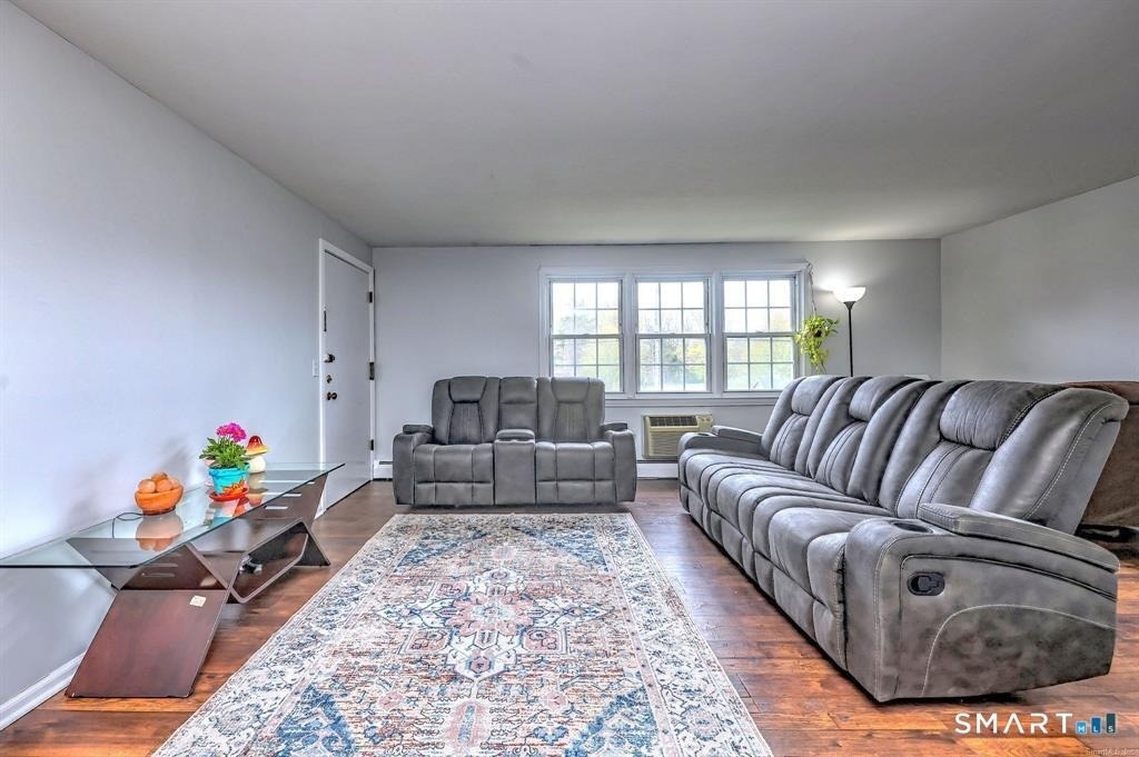 1254 Farmington Avenue - Photo 4