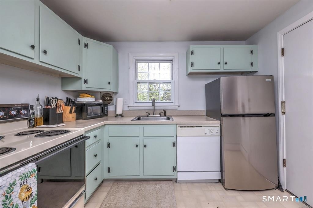 1254 Farmington Avenue - Photo 9