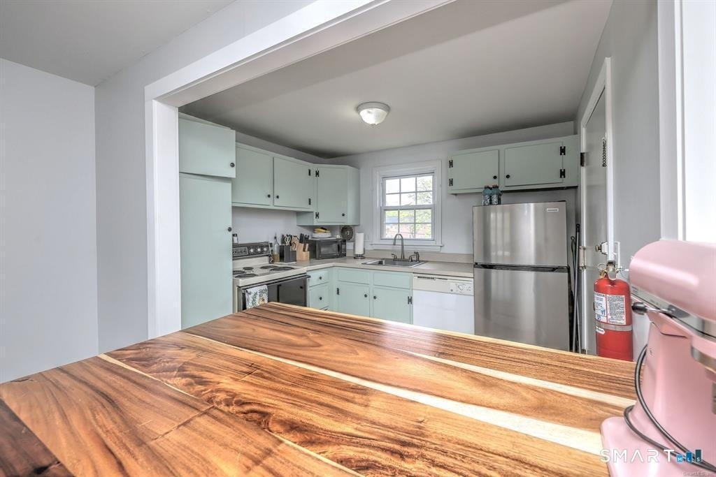 1254 Farmington Avenue - Photo 8
