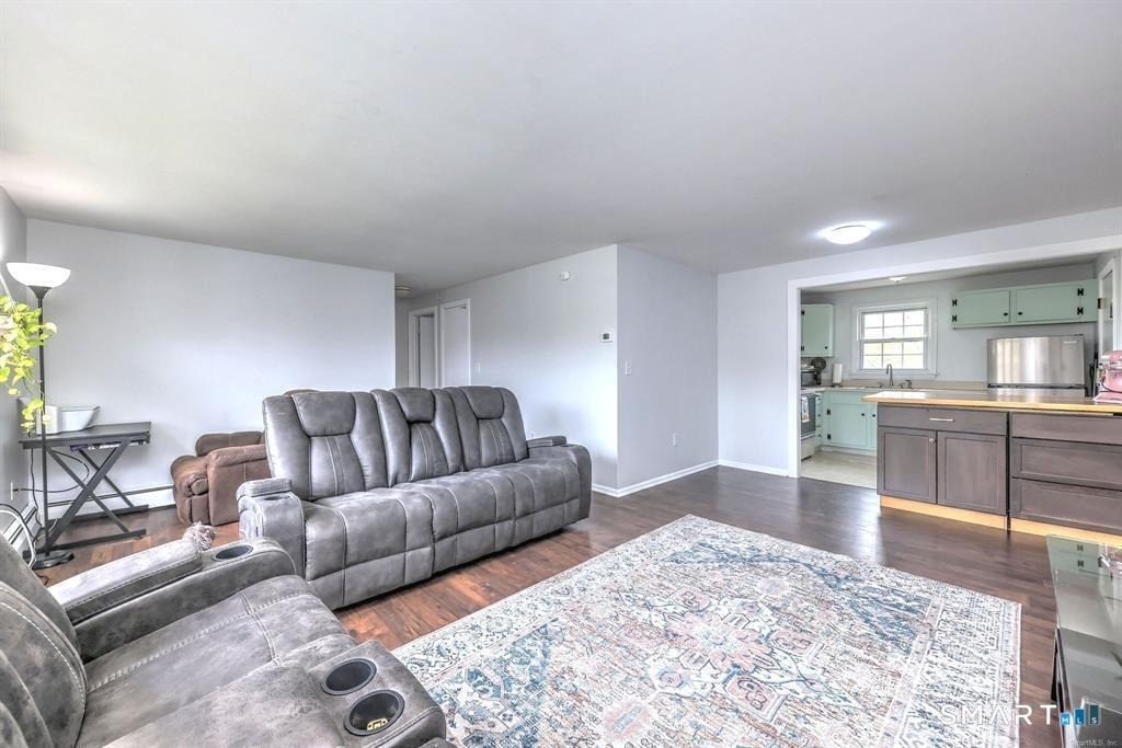 1254 Farmington Avenue - Photo 3