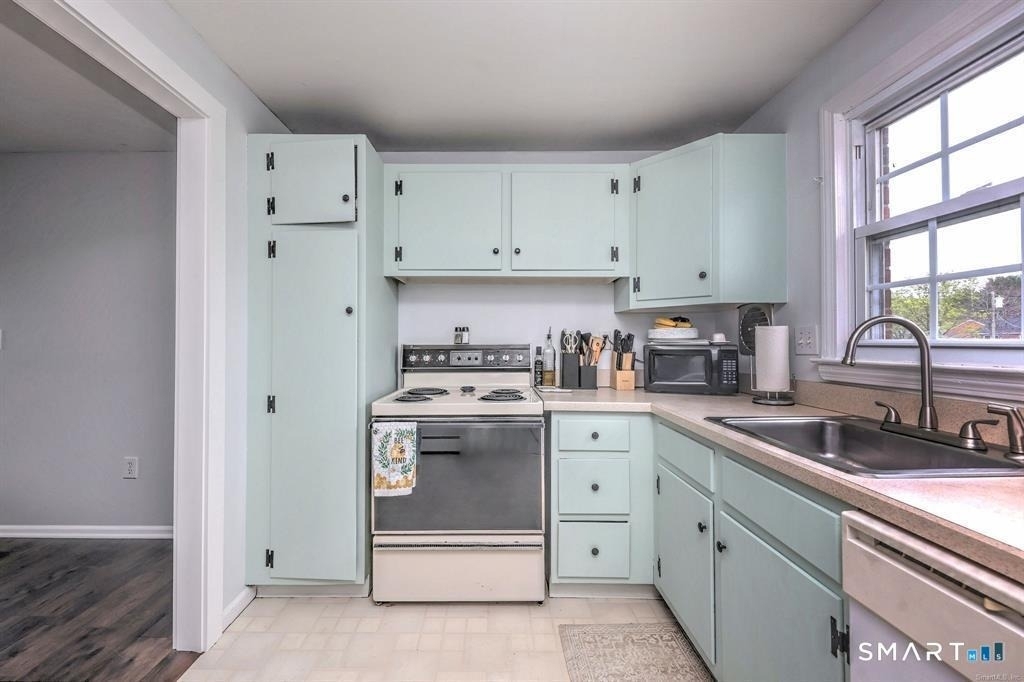 1254 Farmington Avenue - Photo 10
