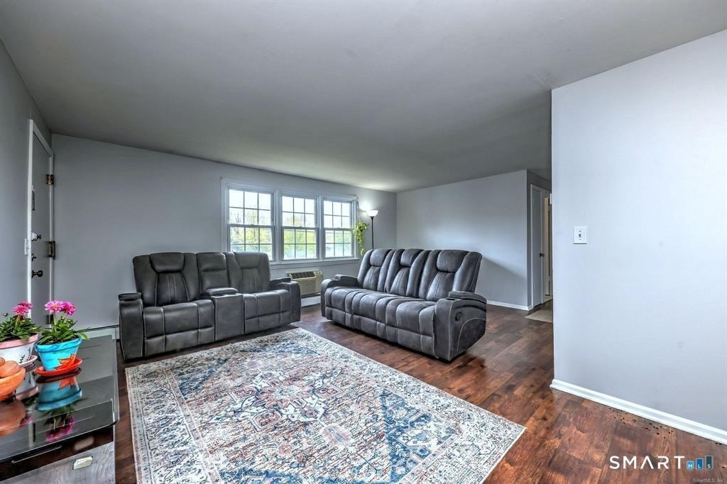 1254 Farmington Avenue - Photo 5
