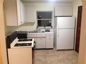 104 6th Ave - Photo 8
