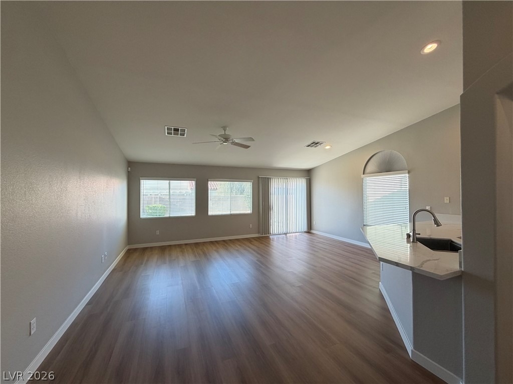 2139 Meadow Green Avenue - Photo 5