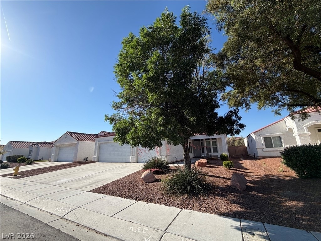 2139 Meadow Green Avenue - Photo 2
