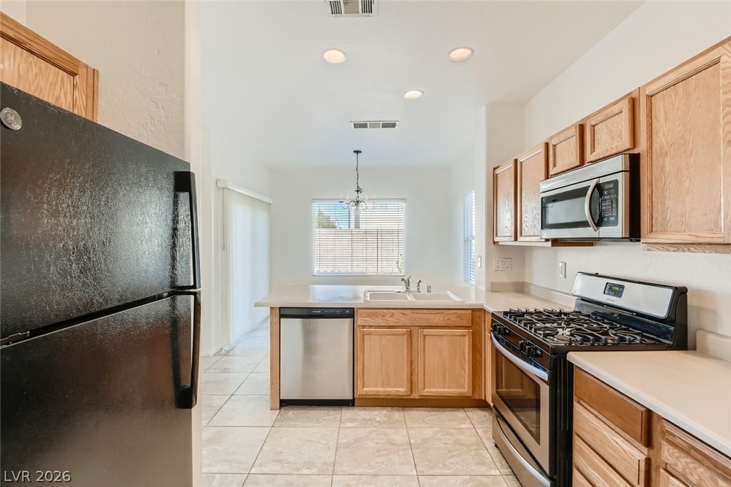 2692 Niddrie Avenue - Photo 2