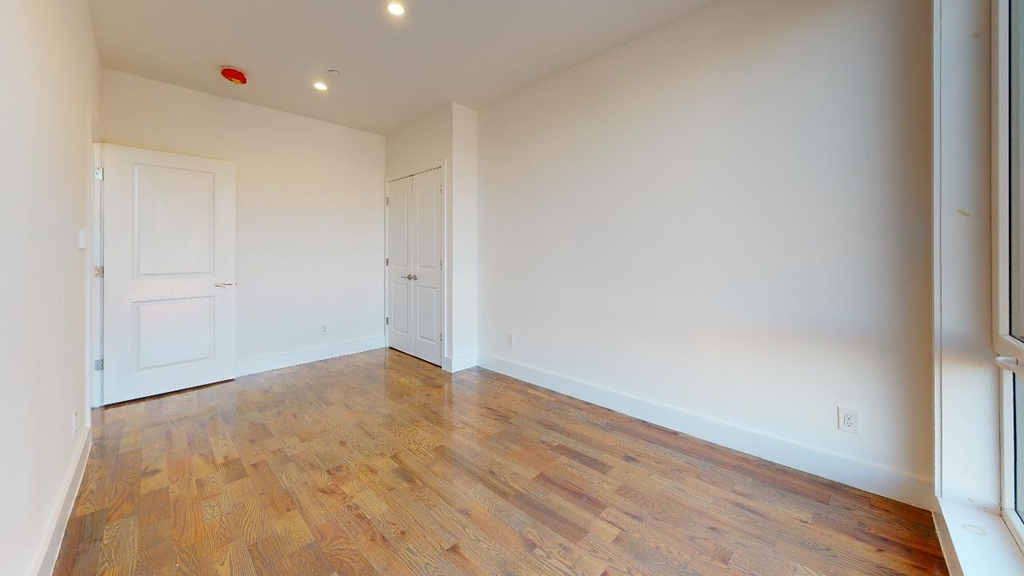 138-28 Queens Blvd - Photo 10