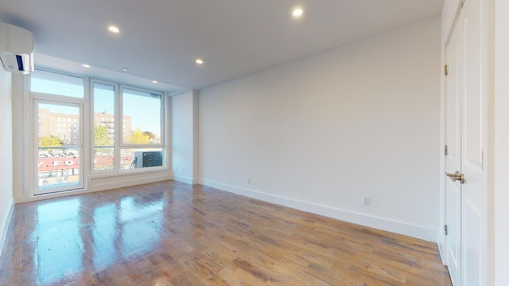 138-28 Queens Blvd - Photo 2