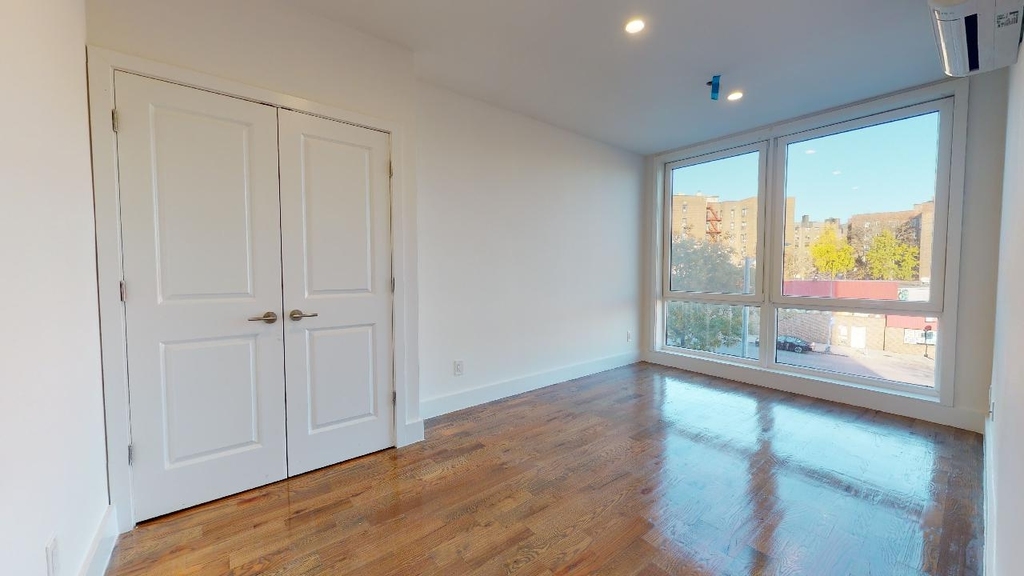 138-28 Queens Blvd - Photo 9