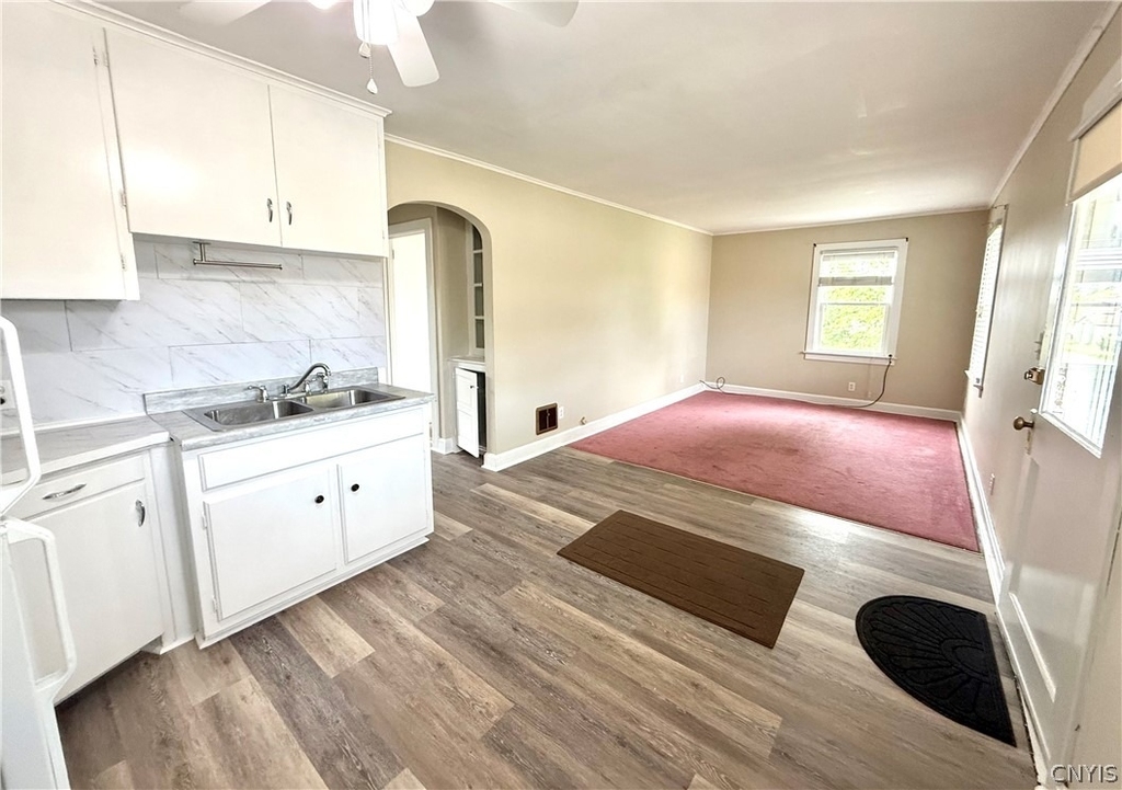 1000 1/2 Van Buren Avenue - Photo 2
