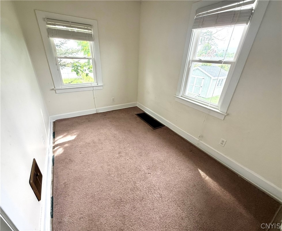 1000 1/2 Van Buren Avenue - Photo 8