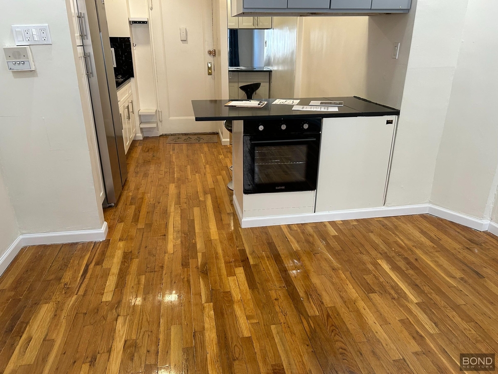 1350 East 5th Street - Photo 3