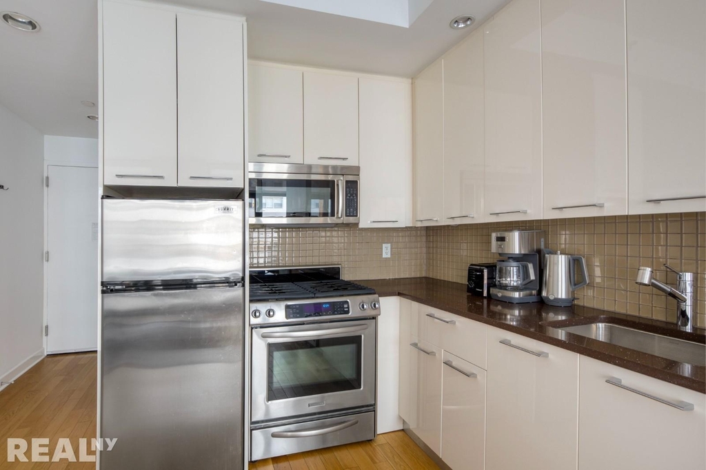 49 East 34th Street - Photo 2