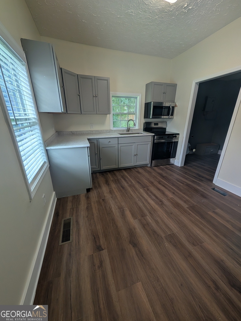 202 Marshall Street - Photo 2