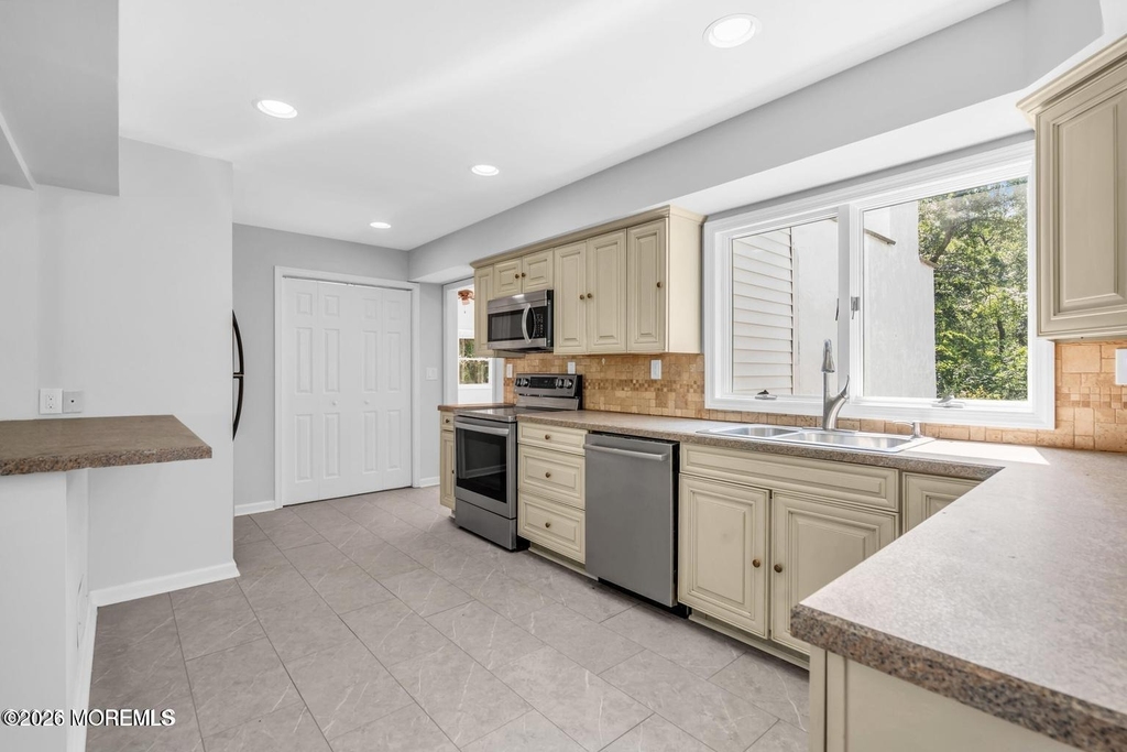 830 Brookside Drive - Photo 6