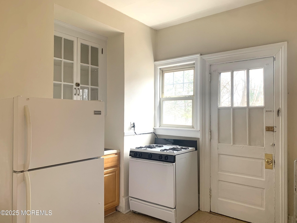 207 Woodbridge Avenue - Photo 5