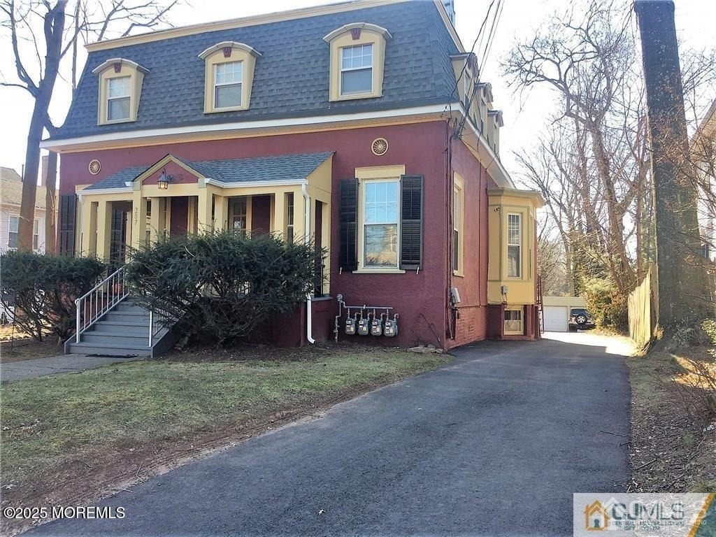 207 Woodbridge Avenue - Photo 0
