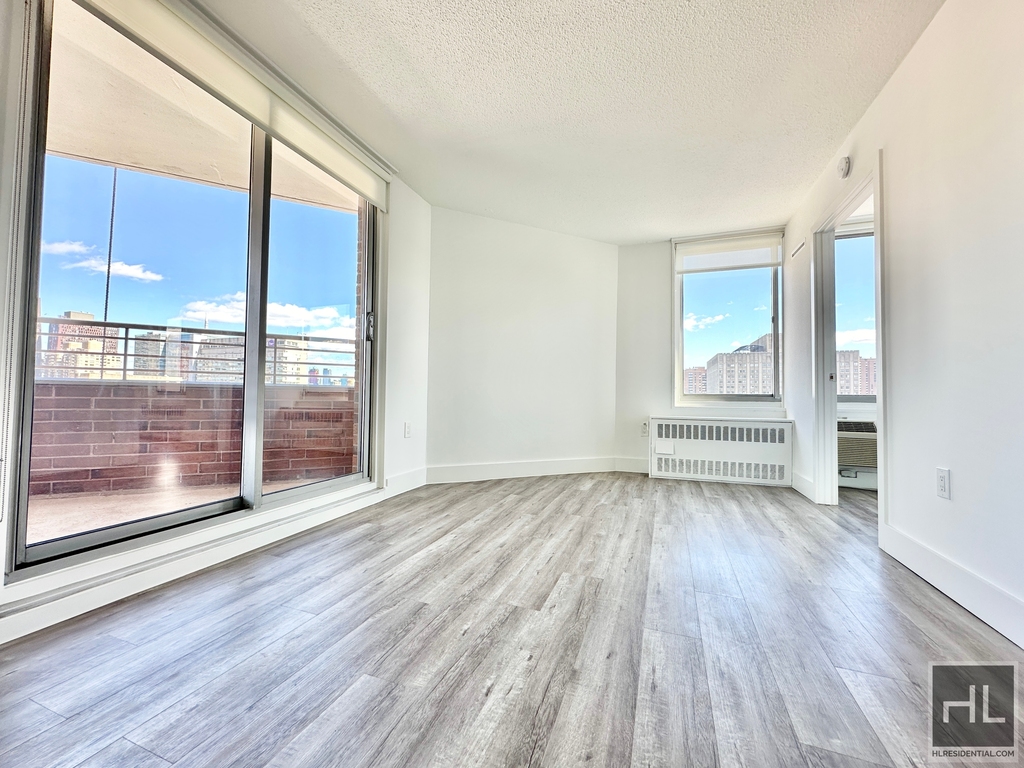 Second Avenue - Photo 3