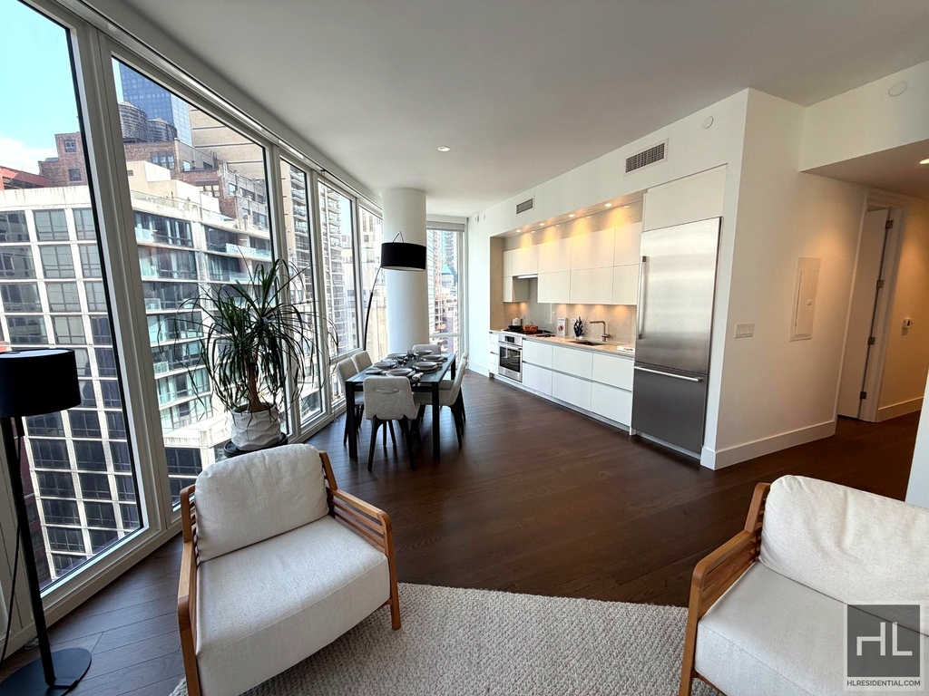 East 44th Street - Photo 3
