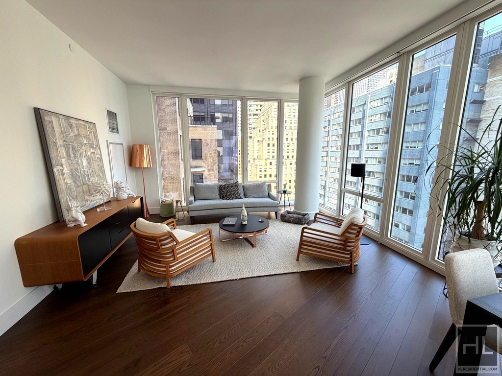East 44th Street - Photo 1