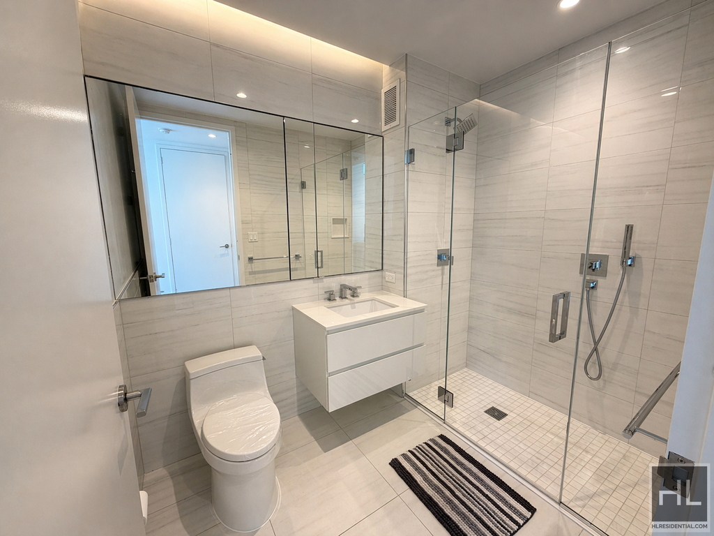 East 44th Street - Photo 7