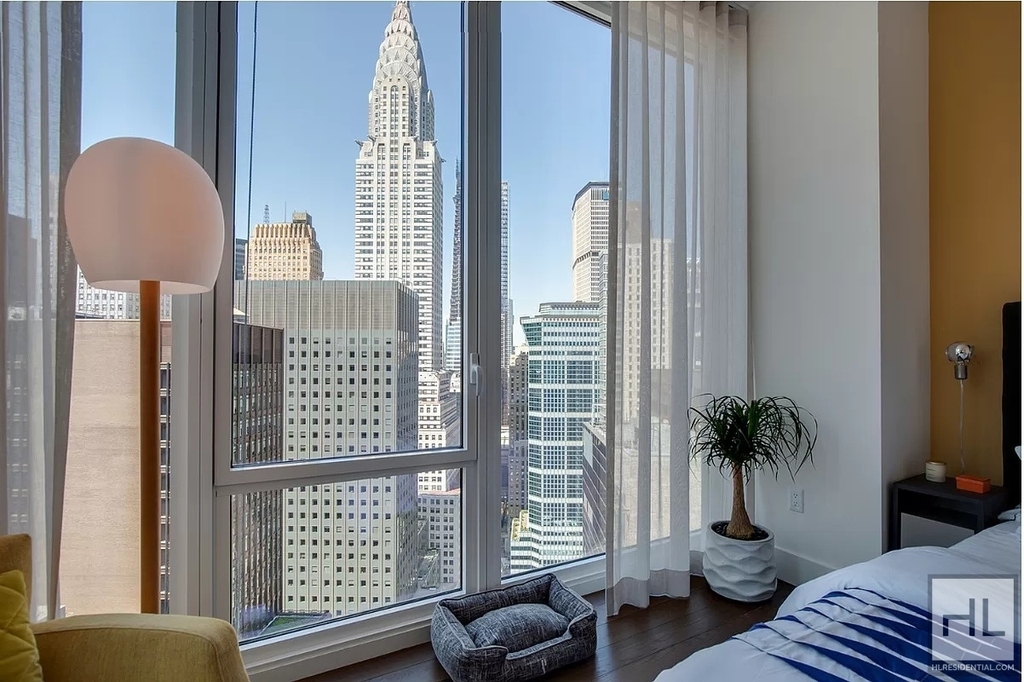 East 44th Street - Photo 4