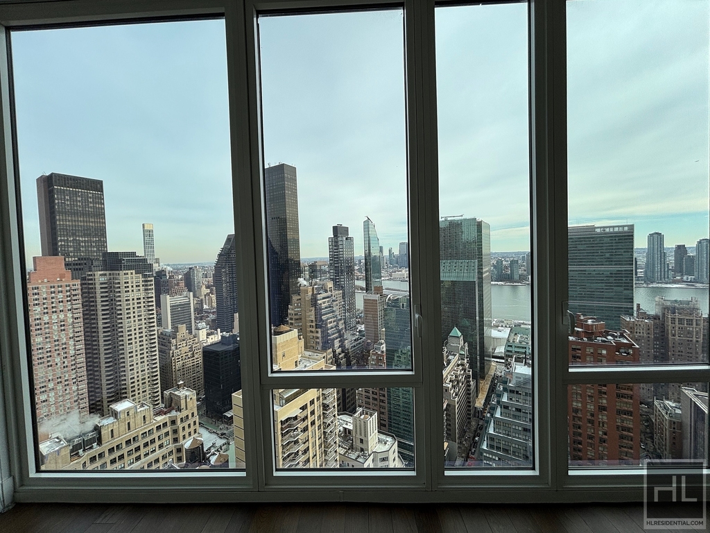 East 44th Street - Photo 3