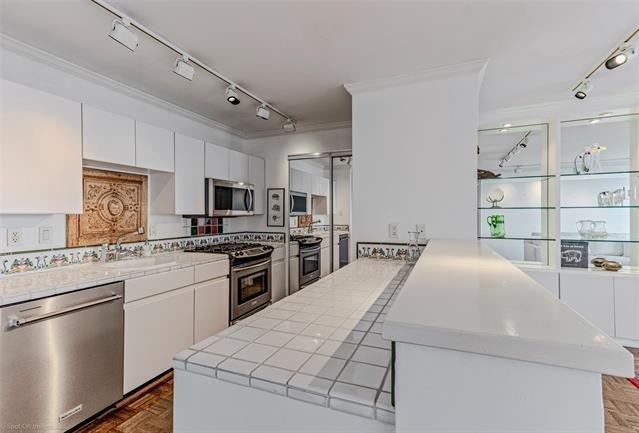 3883 Turtle Creek Boulevard - Photo 4