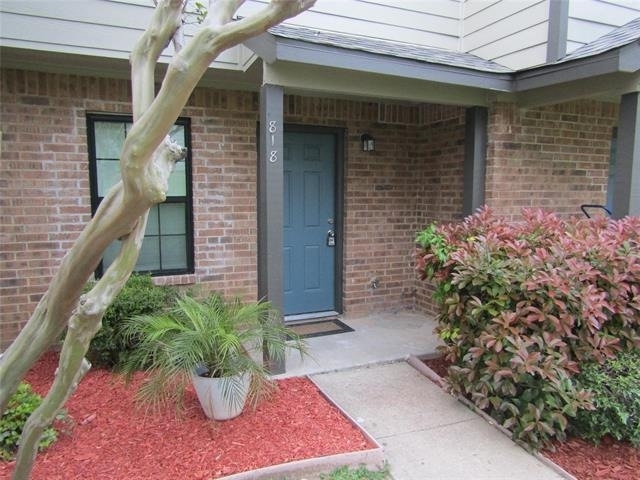 818 W Collins Street - Photo 0