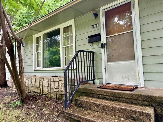 1009 Denton Street - Photo 3
