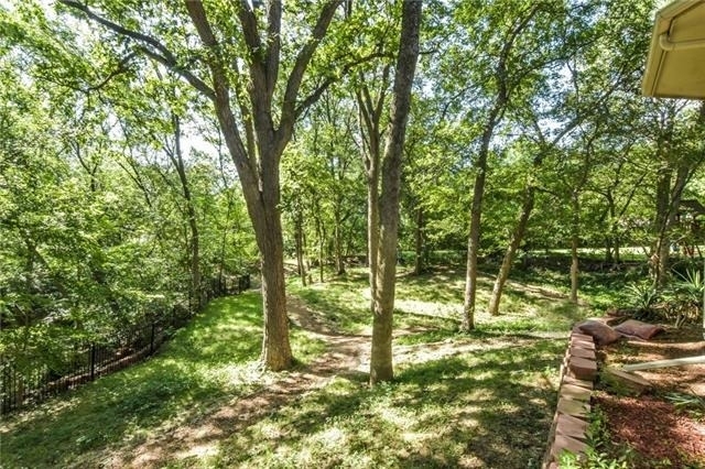 1113 Shady Oaks Circle - Photo 2