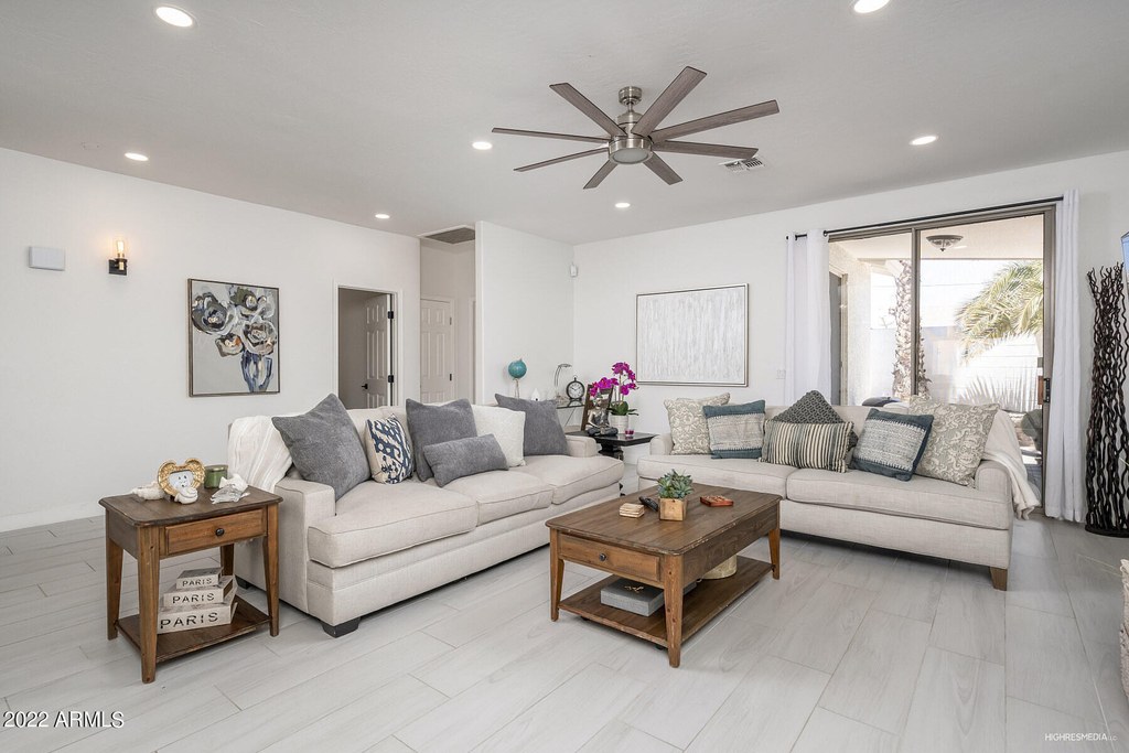 1036 E Susan Lane - Photo 1